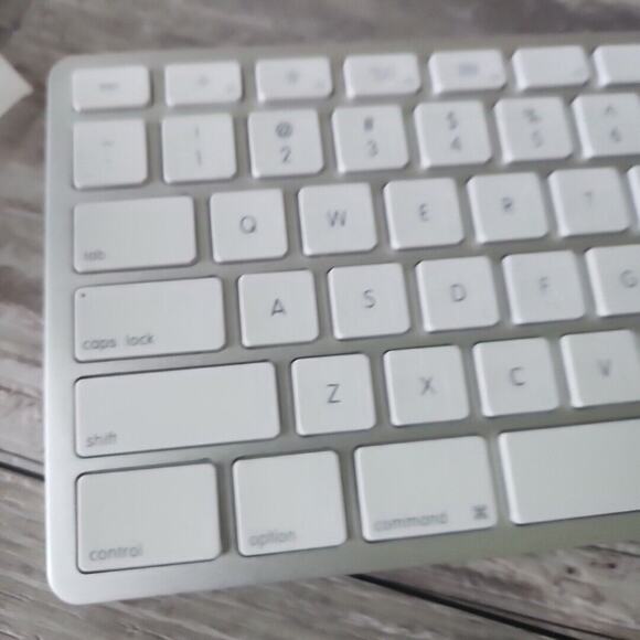 Bluetooth Wireless Matias Aluminum Keyboard FK418BTS / Apple / macOS / Windows 4 - Picture 11 of 12